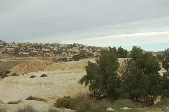 Andacollo: residuos mineros y el pueblo.