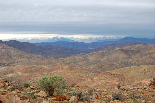 Al fondo la Cordillera de los Andes, desde el Observatorio Collowara.