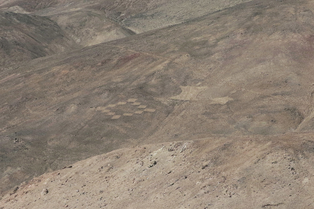 Geometric figure in the shape of a rhombus.