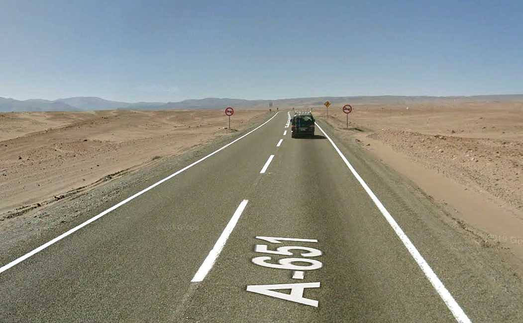 La A-651, la ruta principal hacia el Salar de Huasco.