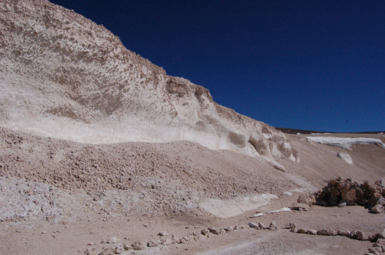 La Laguna Verde. Depósitos de caída del Plioceno: pómez, lapilli y ceniza.