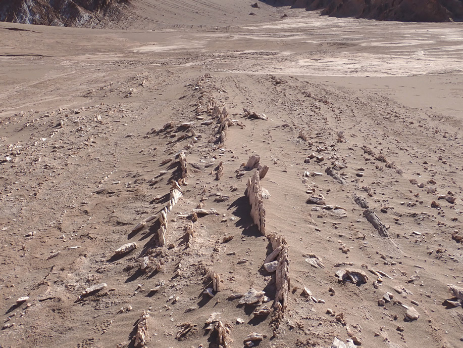 Valle de Marte, capas de yeso verticales que han resistido mejor la erosión que el resto de los materiales.