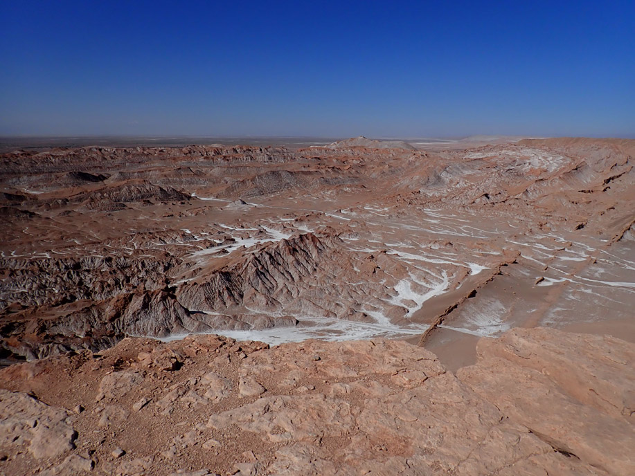 Valle de la Luna desde el Mirador de Kari, formación San Pedro, relieve en cuestas.