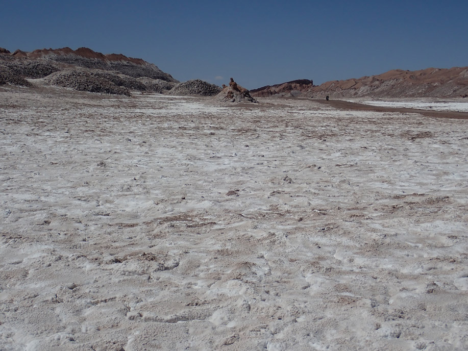 Valle de la Luna, facies salinas y relleno del valle por disolución y precipitación de sales.