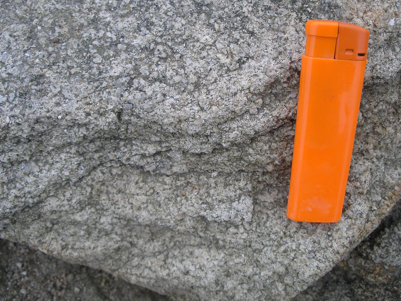 Punto 3. Detalle de la mineralogía y textura del granito de dos micas.